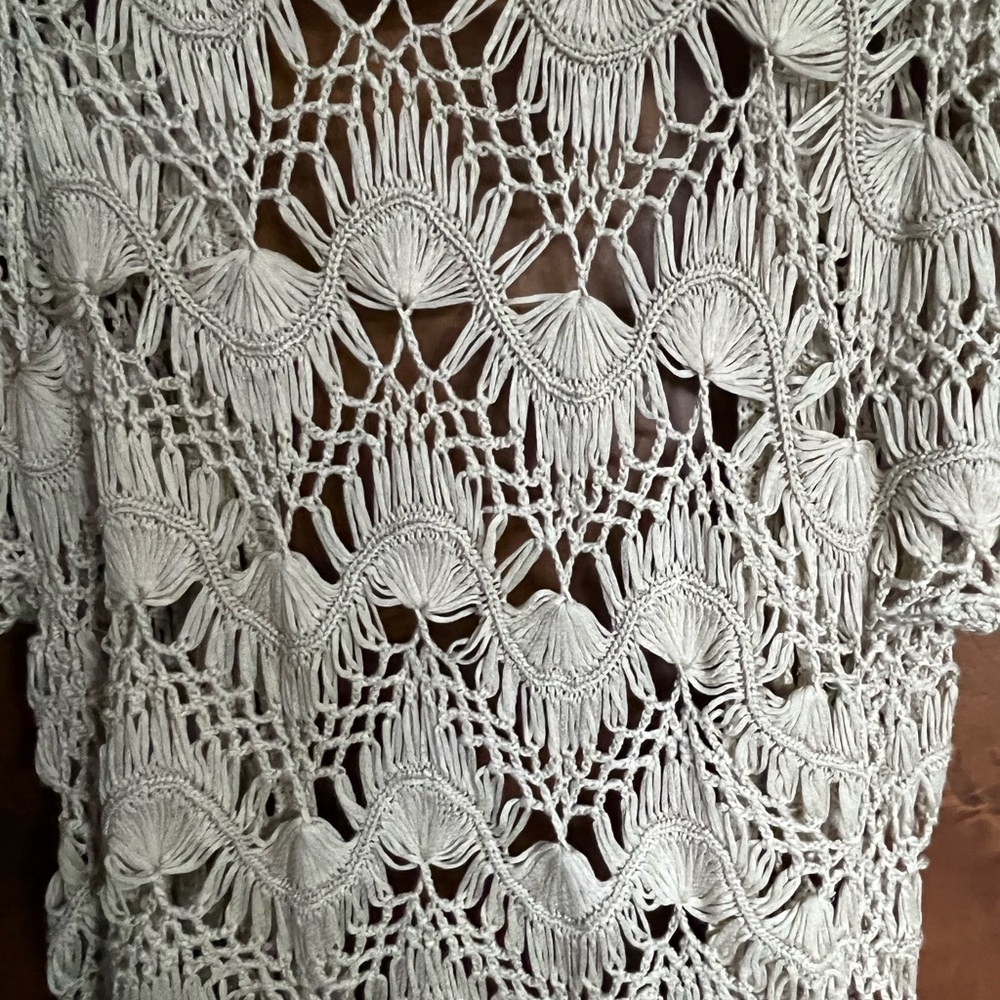 ABSOLUTELY FAMOUS Ladies Size Large Taupe Color Crochet Short Sleeve Shrug. - Picture 8 of 8